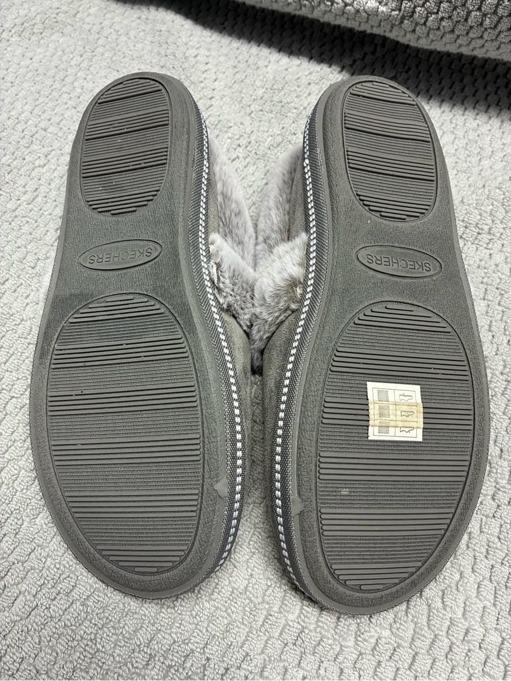 Sketchers Cozy Faux-Fur Lined Women's Slippers - Light Gray - Picture 4 of 5
